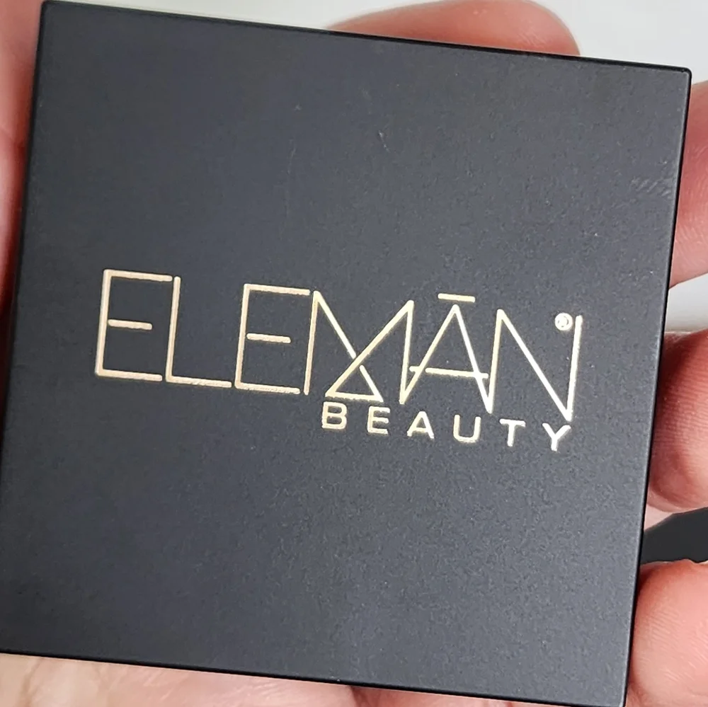 Eleman Beauty Up In Smoke and Sierra Eyeshadow Duo Size .07 Oz
